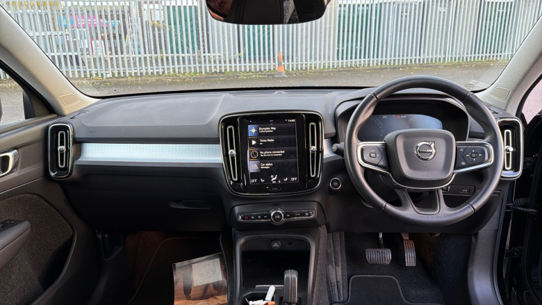 Volvo Xc40 2.0 T4 Momentum Pro 5dr AWD Geartronic Petrol Estate